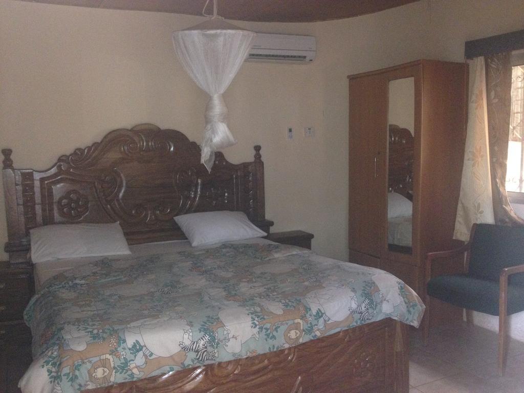 Leybato Beach Hotel Fajara Стая снимка